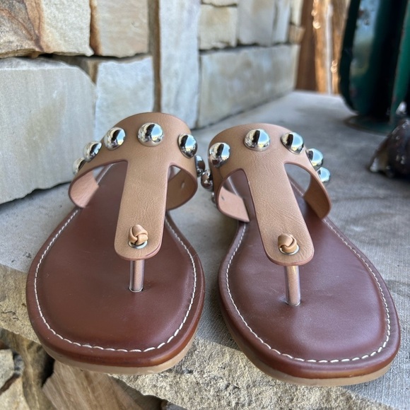 Cushionaire slip on tan women’s Cindy Stud Sandal w/comfort foam sole Sz-8.5. D - Picture 7 of 7